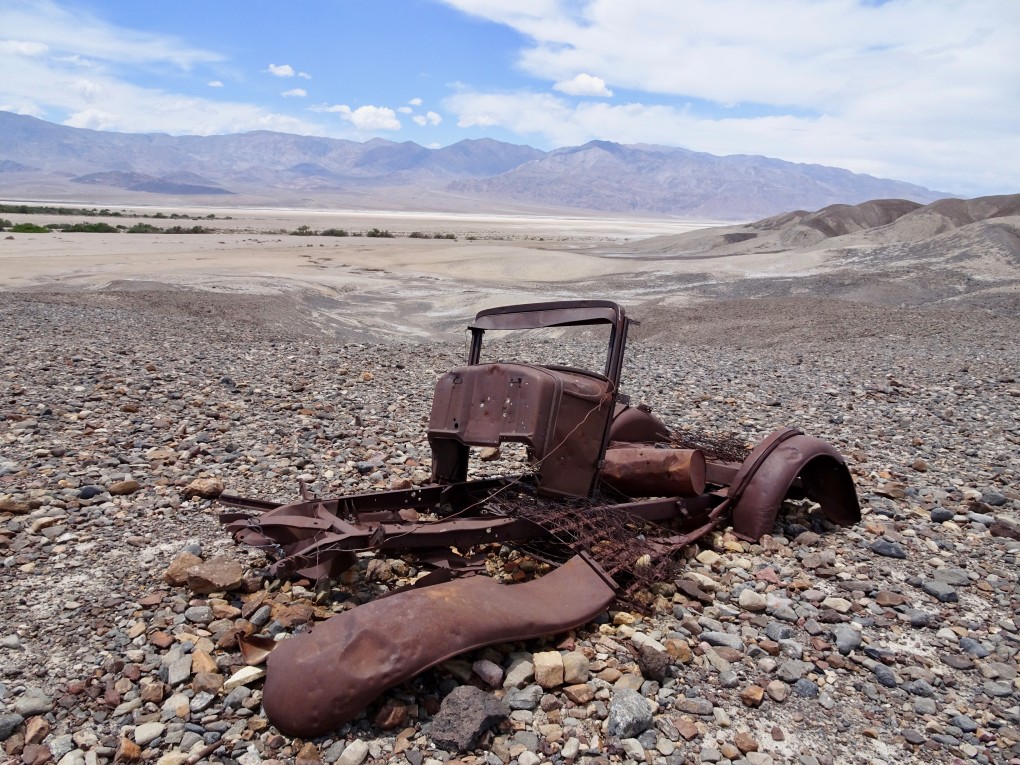 Offensichtlich sind wir nicht die einzigen, welche ihre Autoschlüssel in den weiten des Death Valley verlieren. Glücklicherweise findet ihn ein freundlicher Amerikaner . so blieb dieses Schicksal unserem Jeep erspart.
